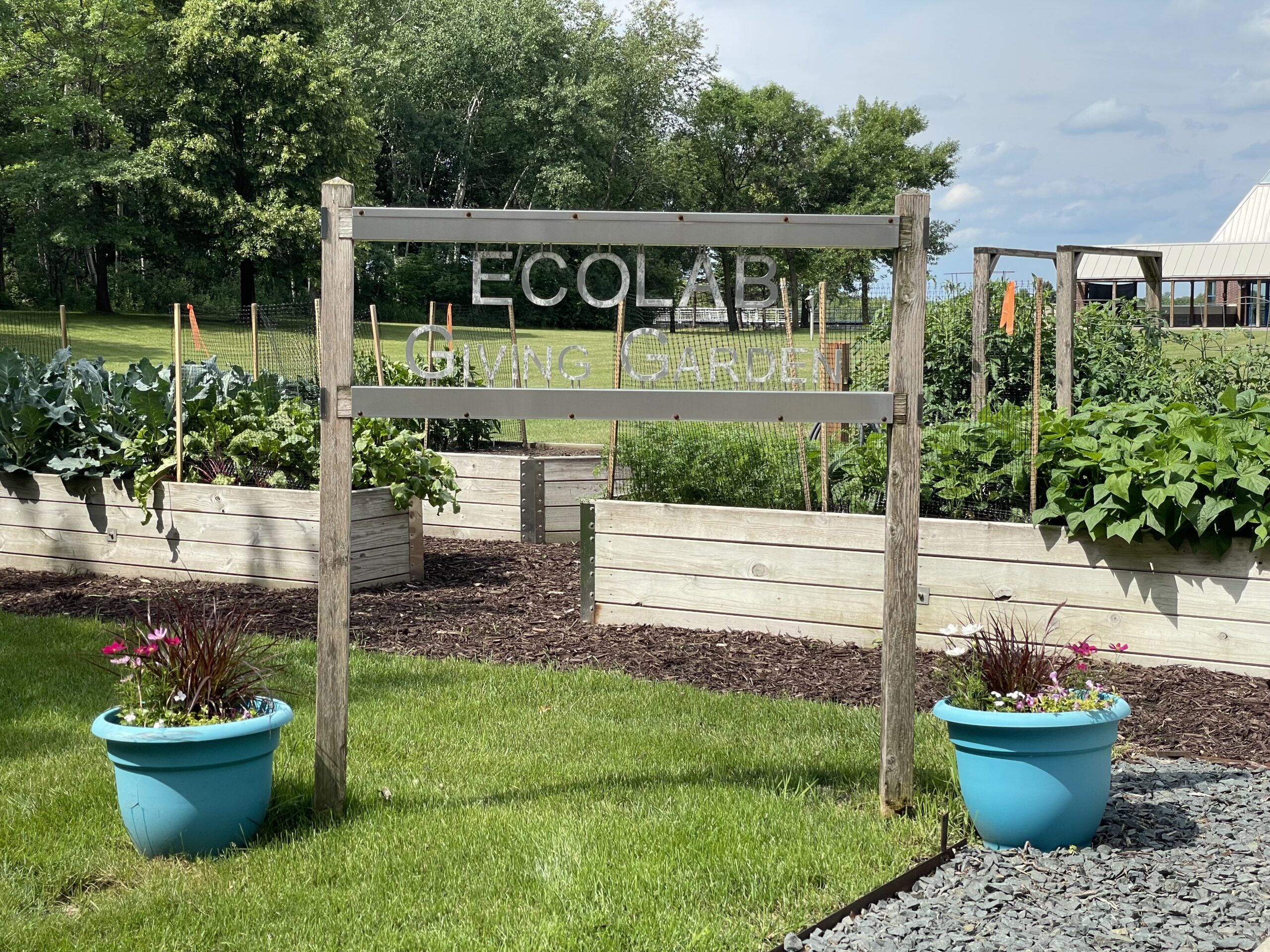 ecolab-s-giving-garden-using-places-to-care-for-people-upstream