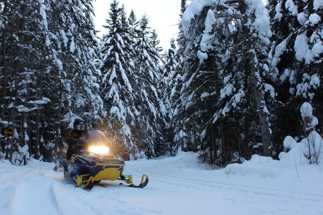 Calling all snowmobilers! Did you know that there are over 22,000 miles of groomed snowmobile trails in Minnesota? More than 90% of these trails are maintained by local volunteers spanning from Bemidji to Rochester. : @Lutsenmountains..#goupstream #upstreammn #lovingwherewelive #caringforplace #celebratingplace — from Instagram