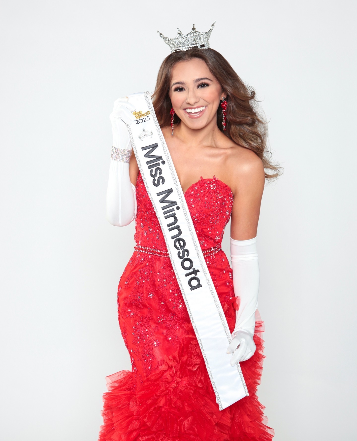 Meet Angelina Amérigo one of the 10 winners from across the state who was chosen for her ongoing dedication to #LovingWhereWeLive. ⁠⁠You might know Angelina Amérigo as Miss Minnesota 2023, but did you know about her One Bottle, One Straw, One Bag at a Time initiative? In 2019, Angelina used the initiative requirement of the Miss America organization to address the ocean plastic crisis. Inspired by her experience competing as a dancer in Florida, where she saw just how much trash was scattered on the beach, Angelina decided to organize a campaign to stop plastic waste, starting right here in Minnesota with local efforts to educate people on the benefits of reducing plastic waste.⁠⁠Since then, Angelina has connected with Minnesotans over social media, inspired people through speaking engagements, and encouraged companies such as Coca-Cola to improve supply chain sustainability. Angelina uses her platform as Miss Minnesota to have extended conversations and focus on community connections. This allows her to go beyond numbers and statistics and make a change that’s desperately needed to address the ocean plastic problem. As a marketing student at the University of Minnesota Moorhead, she hopes to learn even more about how to take her care for place to the next level. To get involved, connect with Angelina @missamericamn she loves to hear from people and help them connect with her work!⁠ — from Instagram